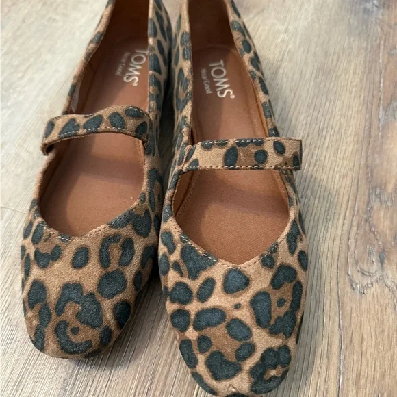 TOMS Brown and Black Leopard Flats - Picture 4 of 7